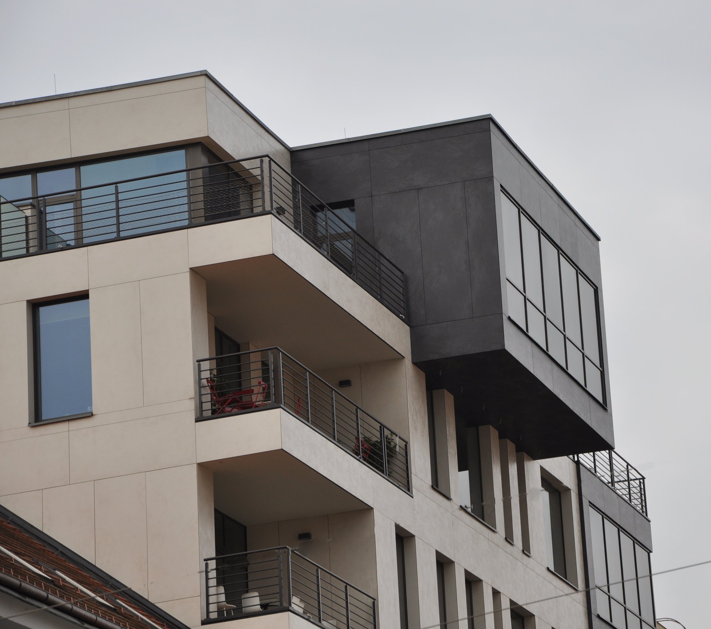 Keramicky-obklad-fasady-Laminam-Meteor-Office-Park-Praha